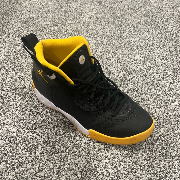 Jordan 11 jump man worn a few times. (Price negotiable) - Picture 2 of 5